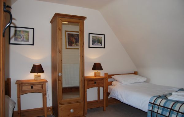Willow Cottage, Twin Bedroom, Broadway Manor Cottages, Cotswold Cottage